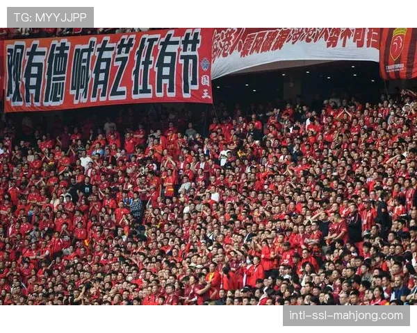 特写:上海海港主场首次启用“自由视角”转播技术,球迷可自主选择观看角度 特写:上海海港主场首次启用“自由视角”转播技术,球迷可自主选择观看角度